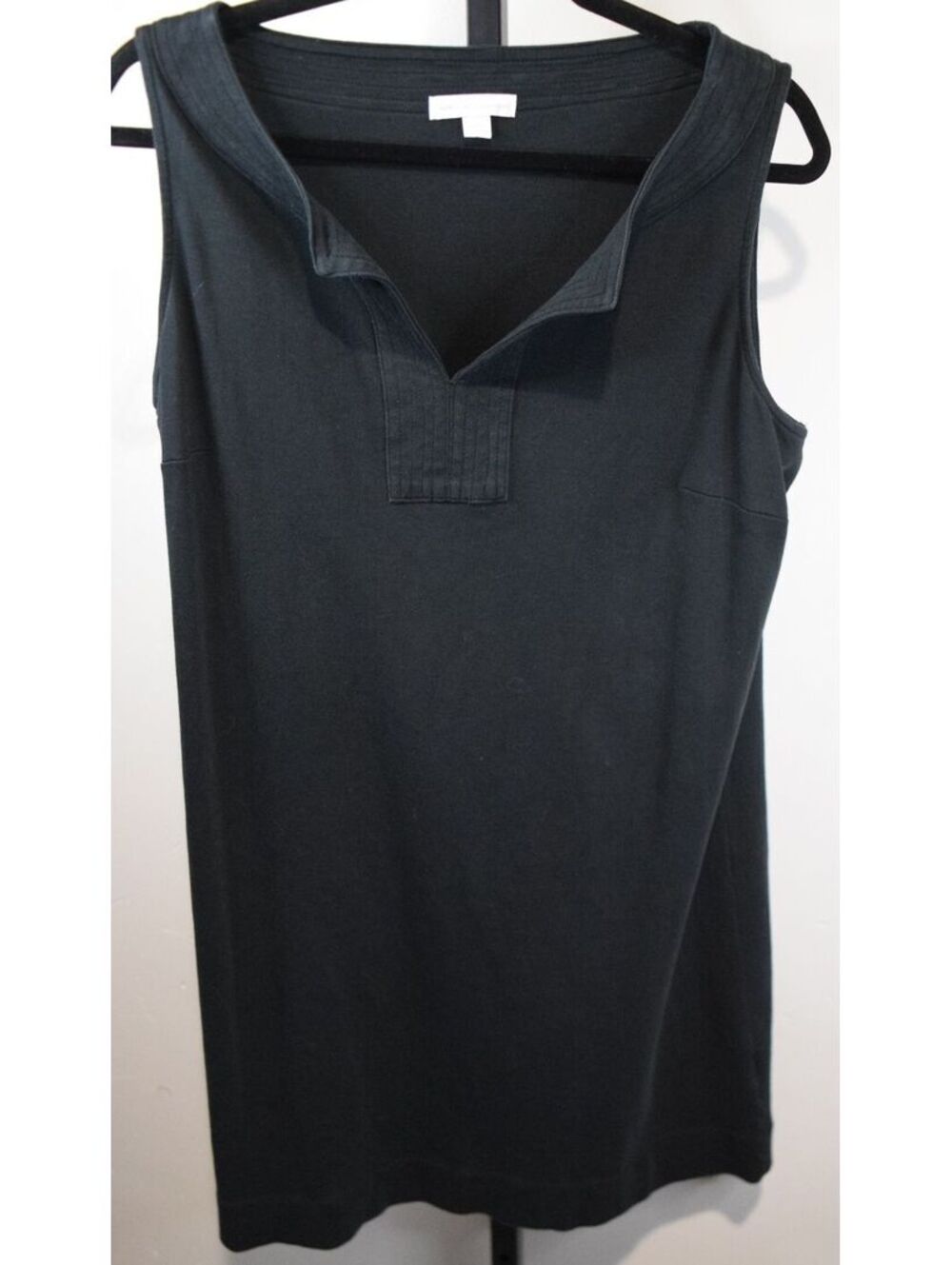 New York & Company Black Split V-Neck Sleeveless Top XL
